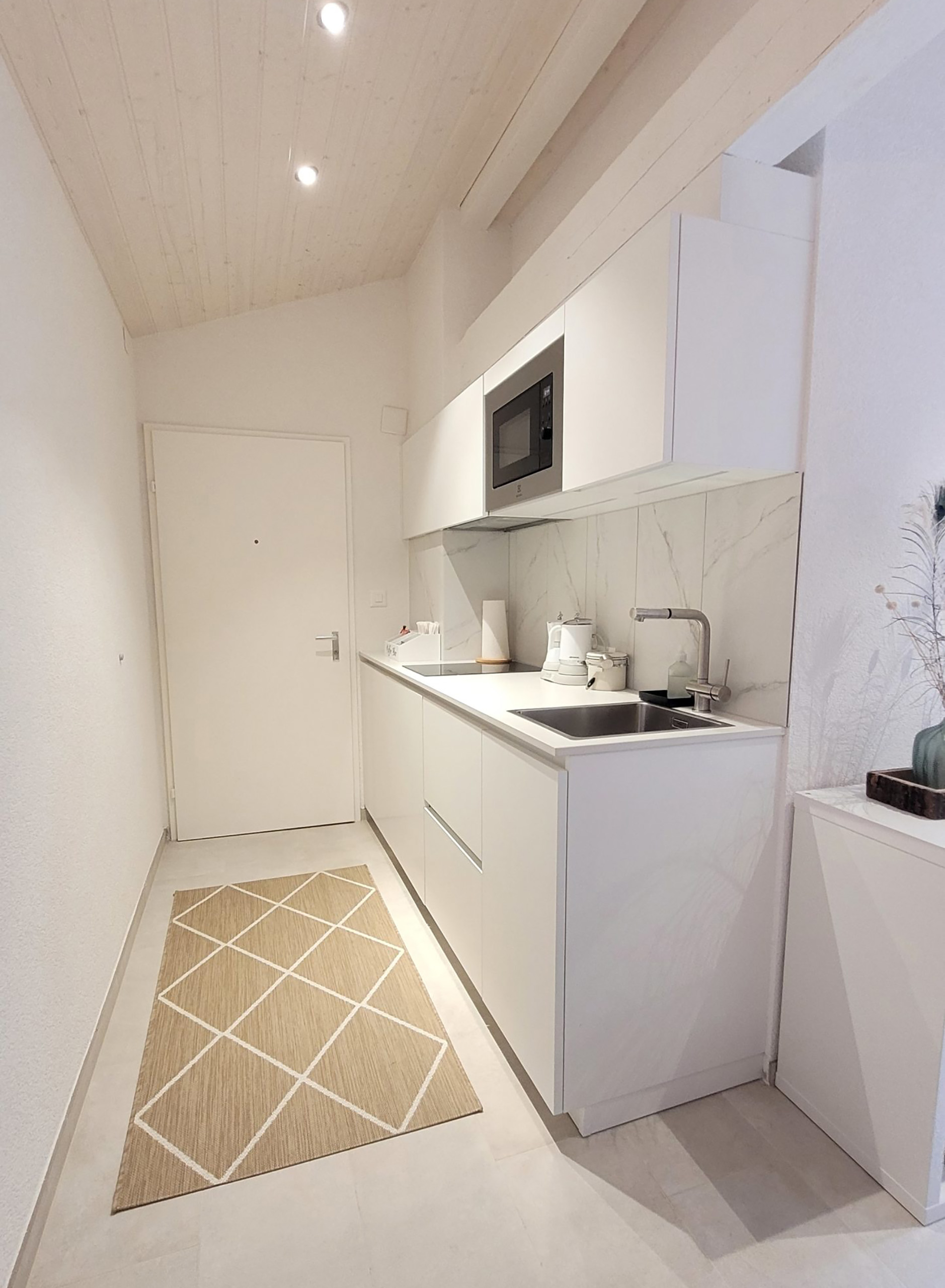 transformation d'un Studio à Sion e Valais transformation totale d'une chambre de bonne en studio avec cuisine et salle de douche